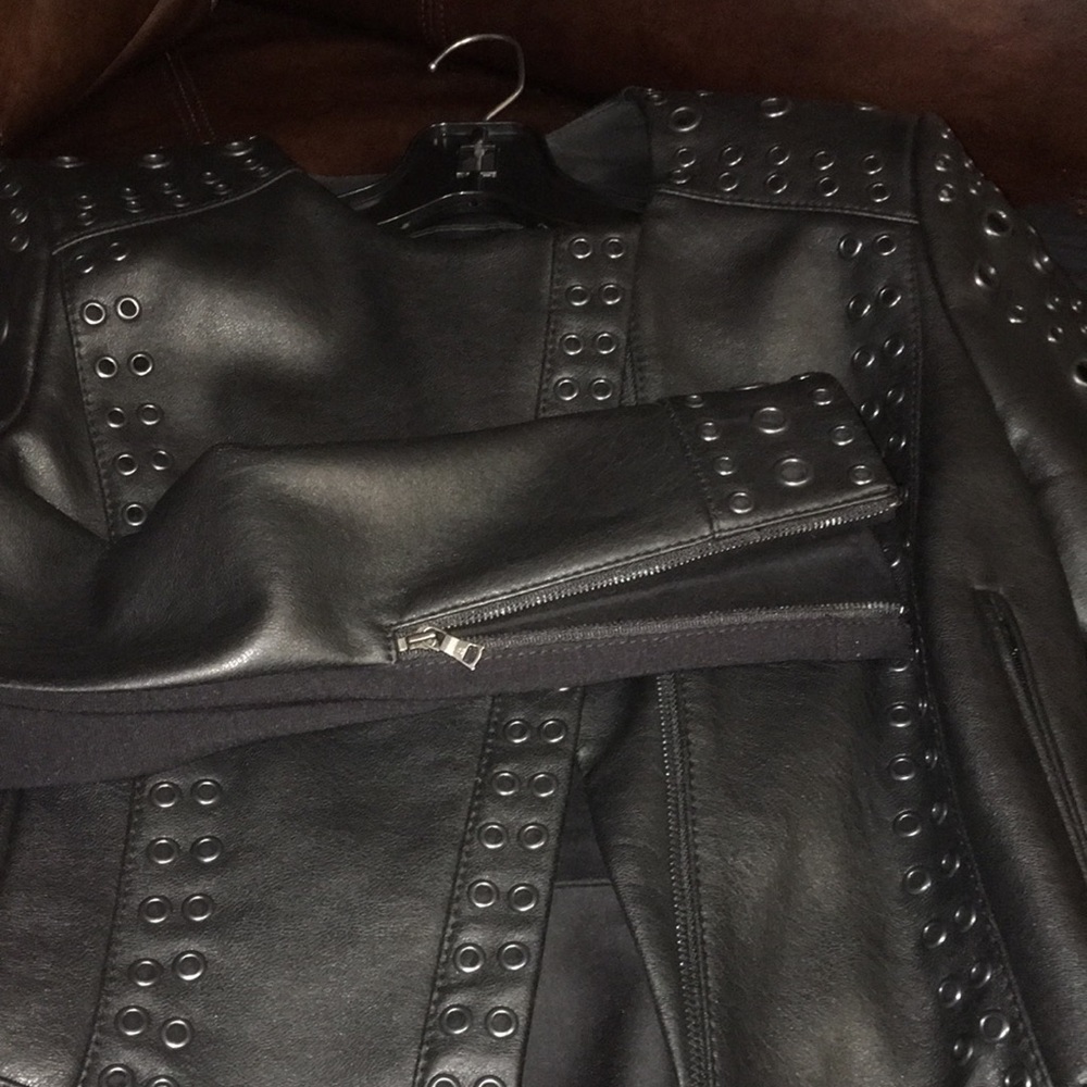BCBGMAXAZRIA BLACK GROMMET DETAILED ALEC LEATHER ZIP UPBADAZZ JACKET EUC - Picture 11 of 12